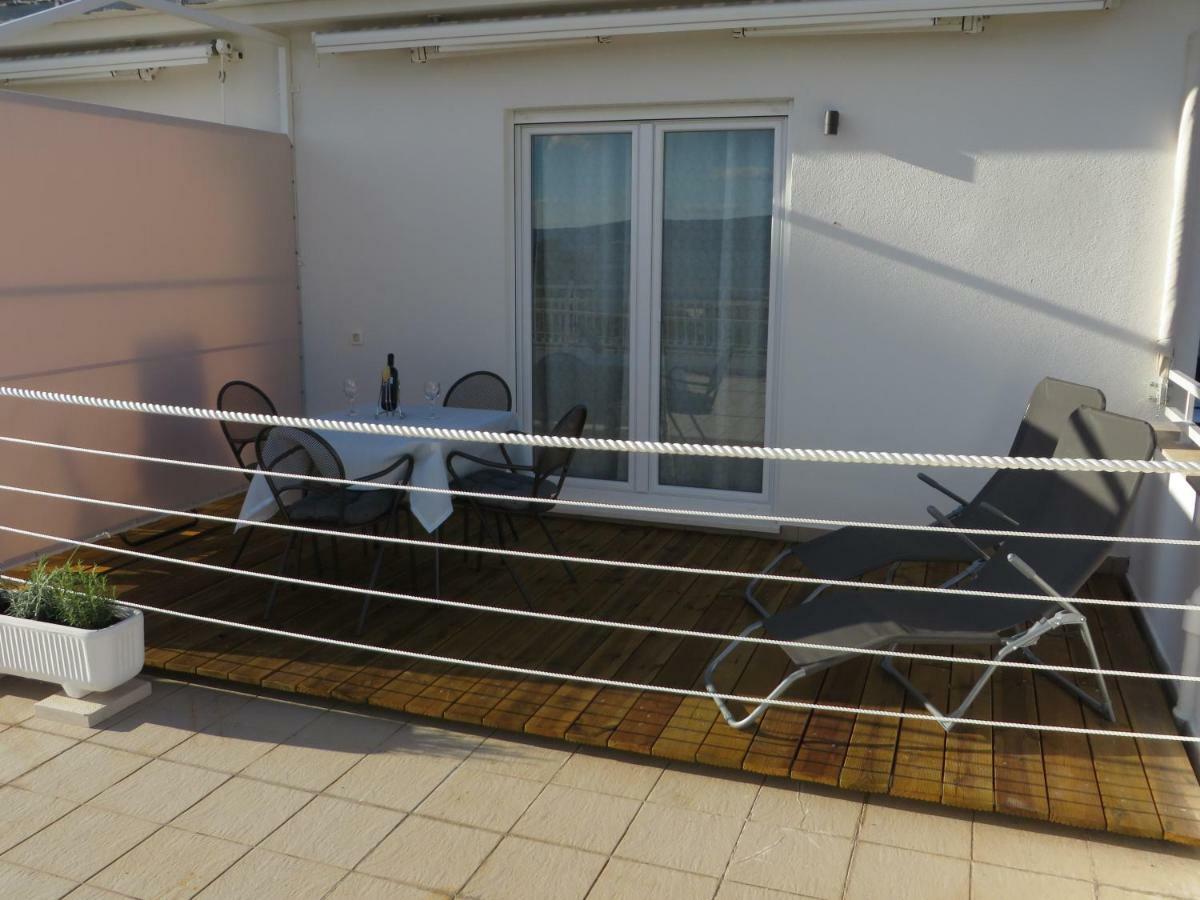 Apartmani Raos Дуги Рат Екстериор снимка
