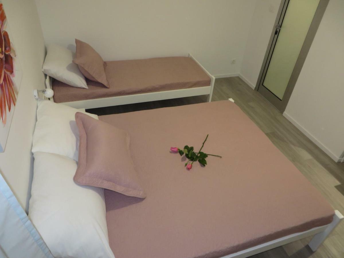 Apartmani Raos Дуги Рат Екстериор снимка